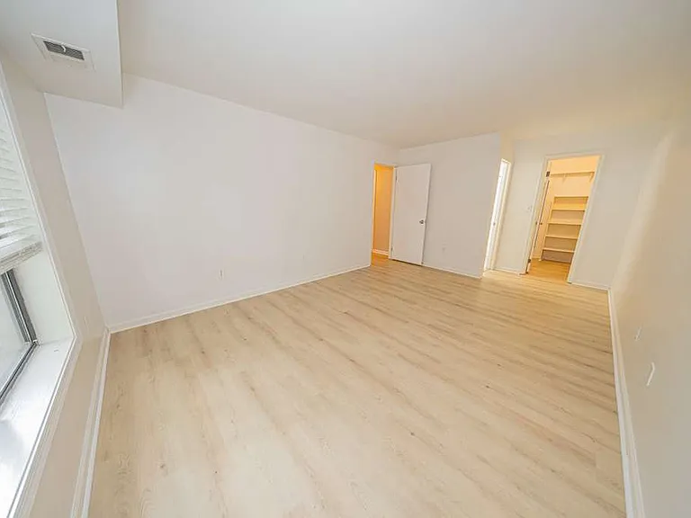 2218 Hunters Run Dr — Photo 13