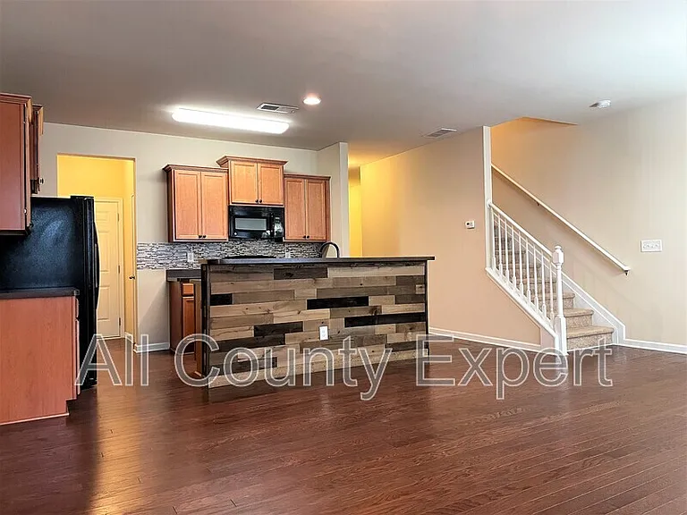 220 Bobbie Way — Photo 8