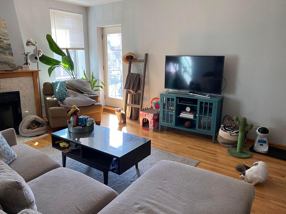 1st image of 2032 W Division St Unit 202S