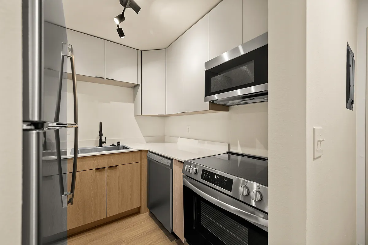 Building Photo - Walnut Manor