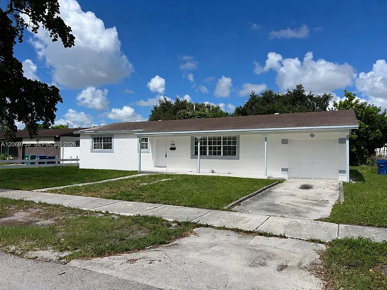 19600 NE 1st Pl — Photo 1