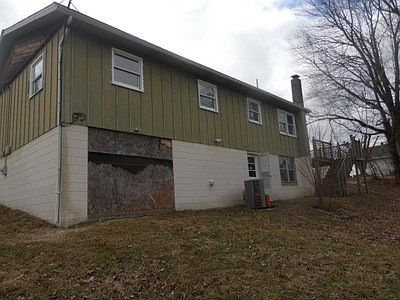 4th image of 410 E 1st Ave