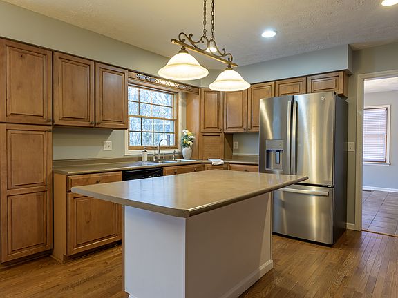 4th image of 2302 Terrace Ln