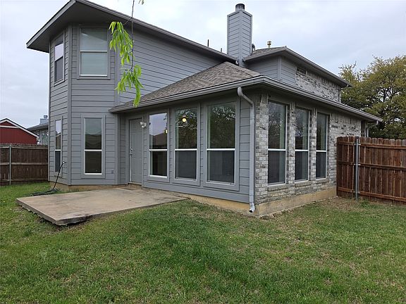 2nd image of 1116 Dixon Ln