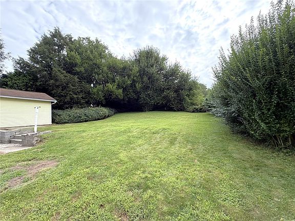 15th image of 403 Bridgeport Rd
