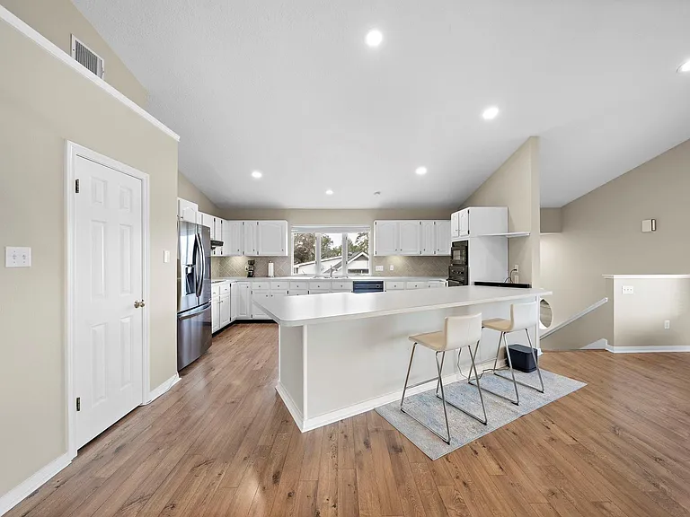 2523 Baycrest Dr — Photo 7