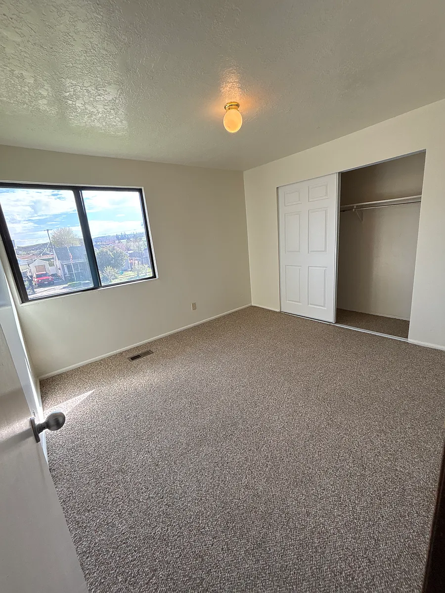 Building Photo - 116 Lilac Way #2