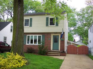 2146 Hampton Rd, Grosse Pointe Woods, MI 48236