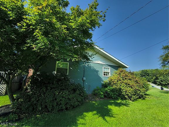 5th image of 1380 Mount Tom Rd