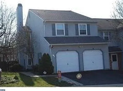 121 Henning Dr — Photo 1
