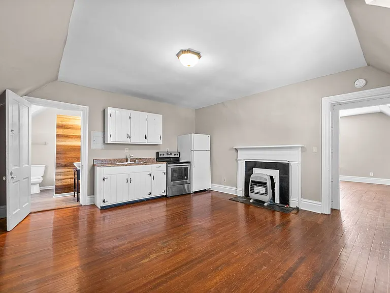 Marion St - 117 — Photo 15