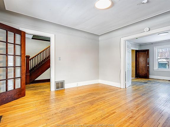 5th image of 366 Rankin Ave