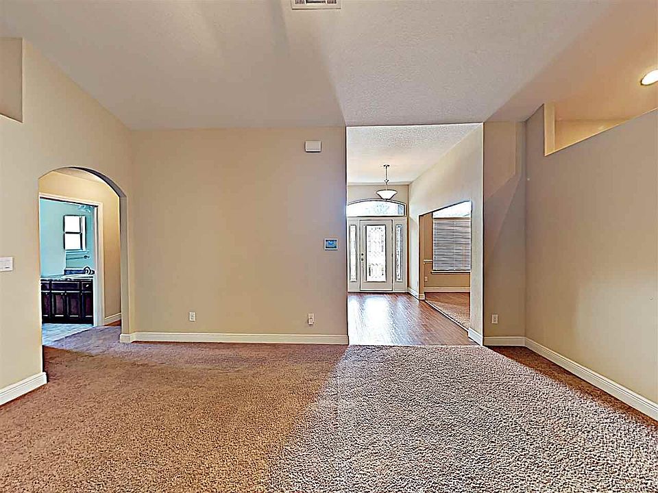 1st image of 2049 Larkspur Cir