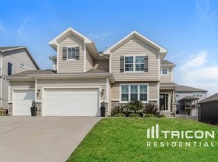 8690 NW 74th St, Kansas City, MO 64152