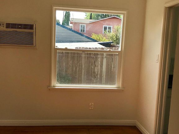 5th image of 1356 1/2 Armadale Ave