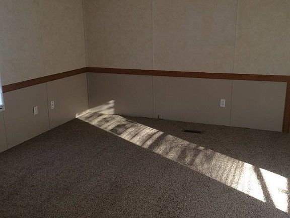 3rd image of 829 Sunflower Ln