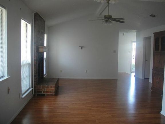 3rd image of 2529 Summer Place Dr