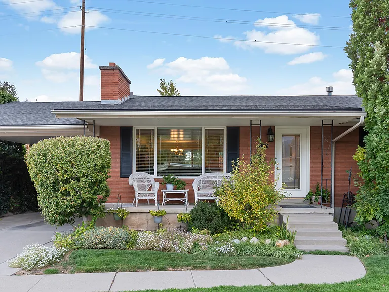 2405 E Sundown Ave — Photo 2