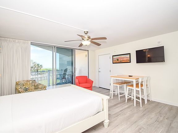 4th image of 800 Sandcastle Dr #110