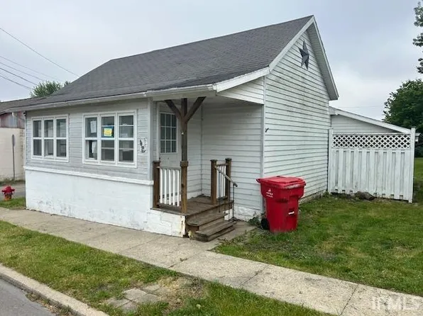 112 S Morgan St, Mentone, IN 46539