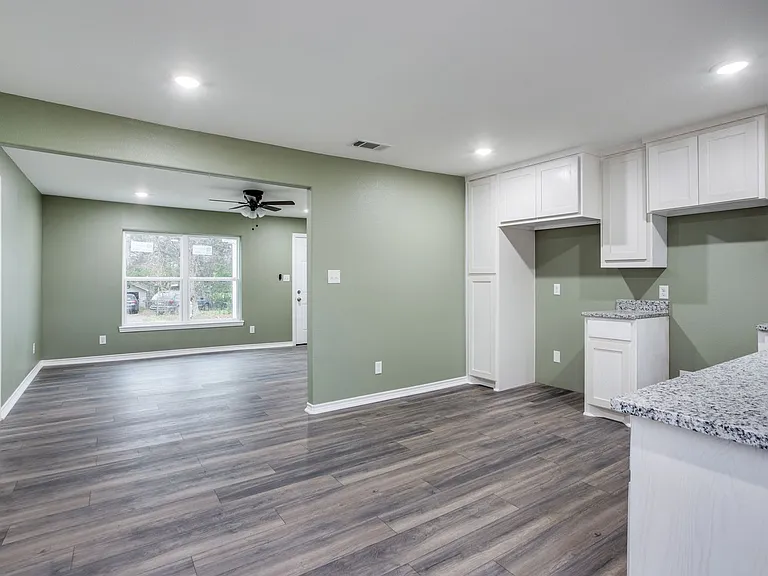 420 S Gribble St — Photo 6