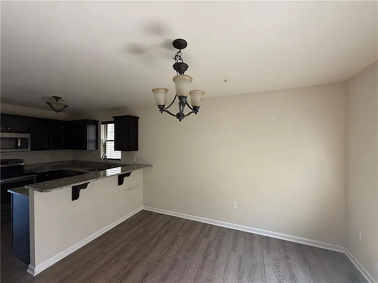 653 Linden St — Photo 5