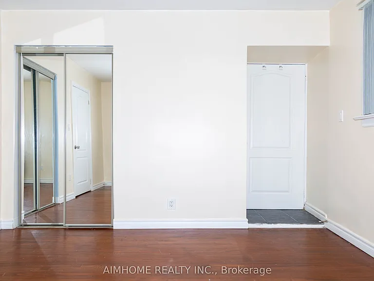 9890 Bayview Ave — Photo 19
