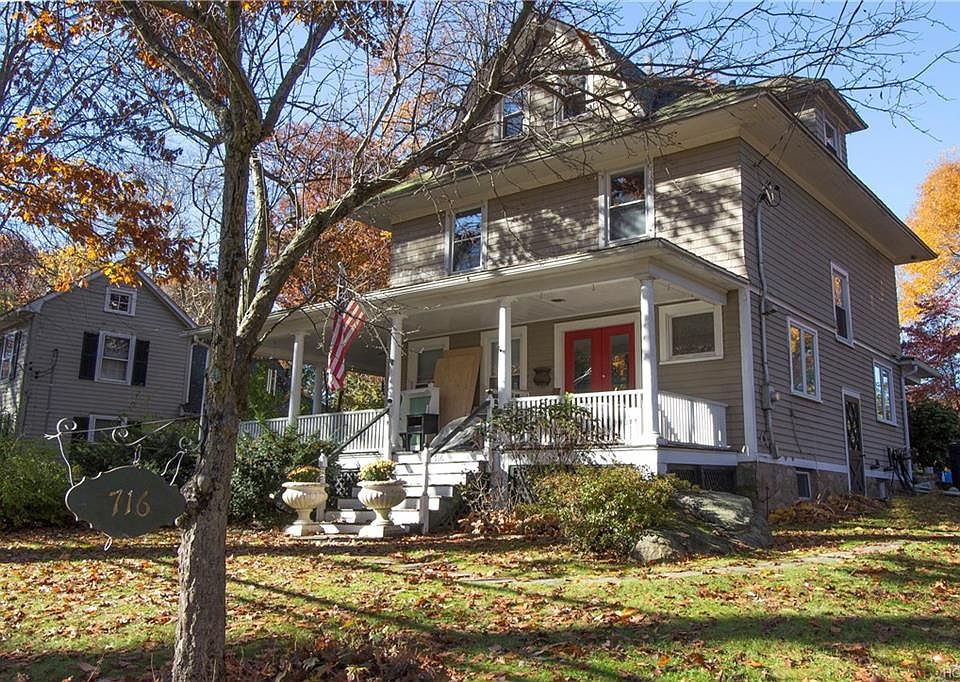 2nd image of 716 Lake St