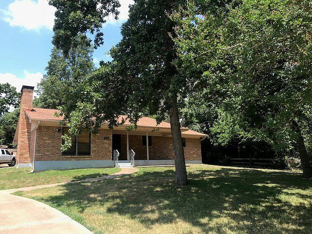 1st image of 130 Oak Dr