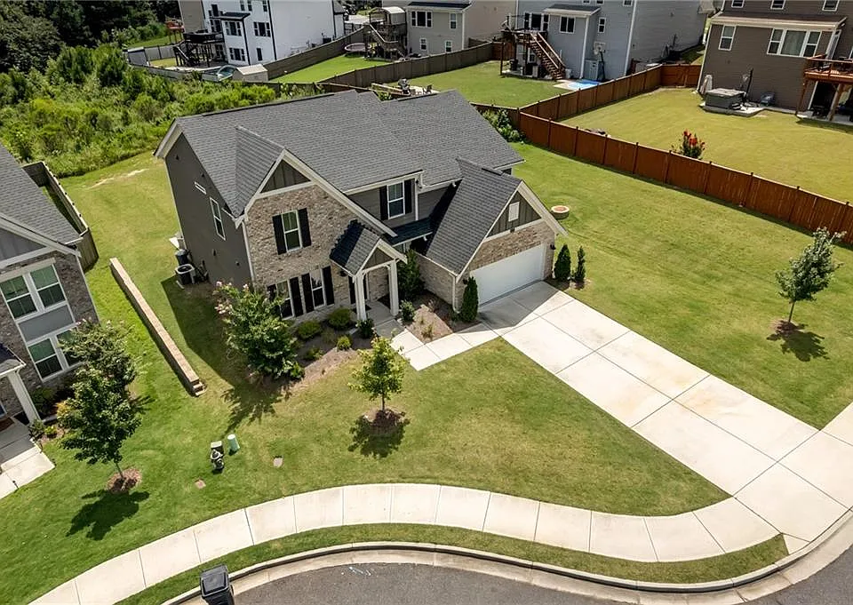 1645 Hillcrest Dr