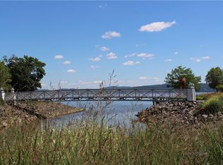 1110 Round Pointe Dr, Haverstraw, NY 10927