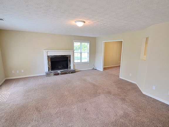 3rd image of 365 Towler Dr