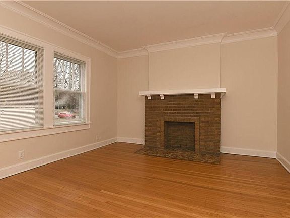 3rd image of 110 E 51st St