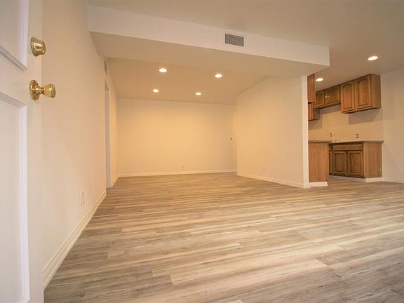 5th image of 11840 Hart St APT 4