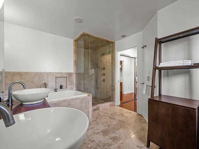 6714 Blucher Ave — Photo 3
