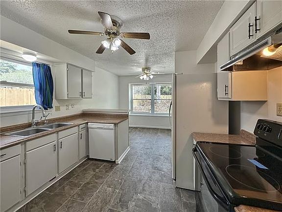5th image of 1550 Sunset Dr