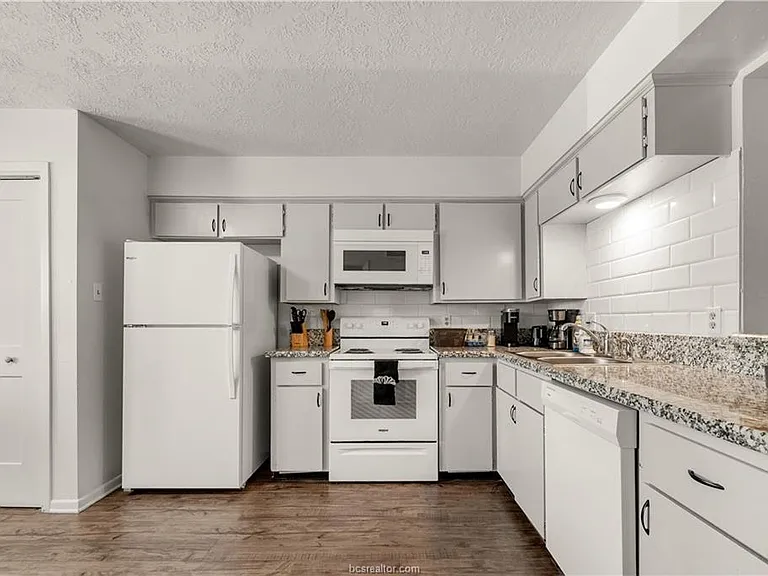 706 Wellesley Ct #C — Photo 4