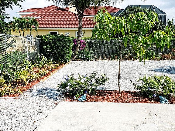 Back view gardens Shell1