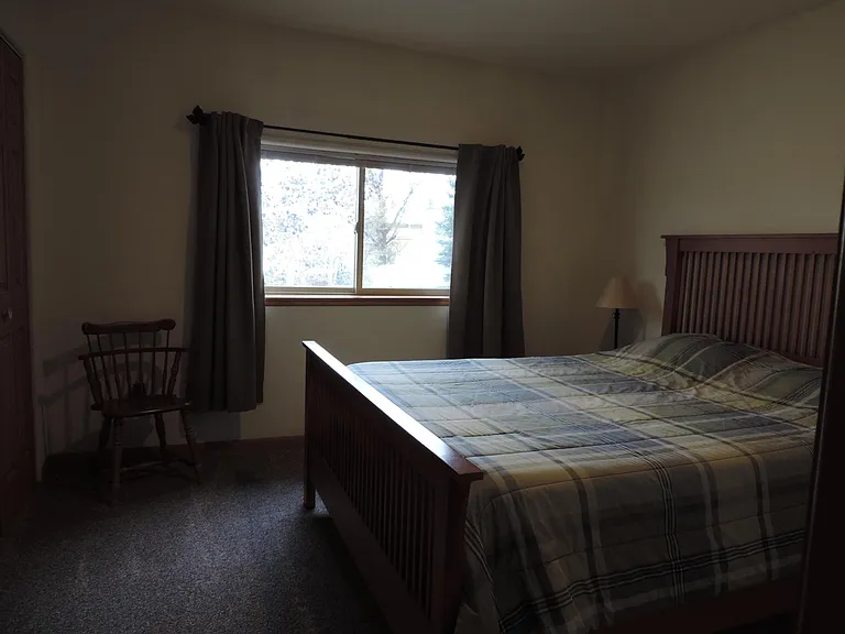 Second bedroom.
