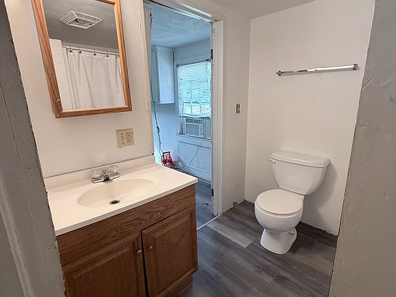 5th image of 205 W Jackson St