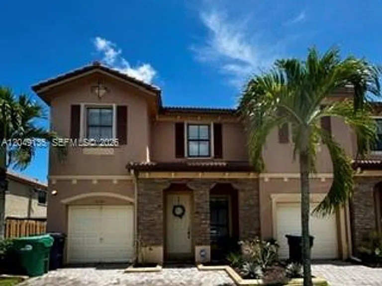 16320 SW 71st Ter #Townhouse 16320 — Photo 2
