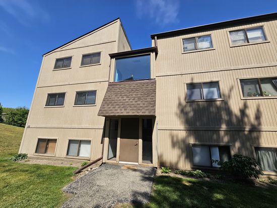 49 Oak Hill Colony APT 7, Fox Lake, IL 60020