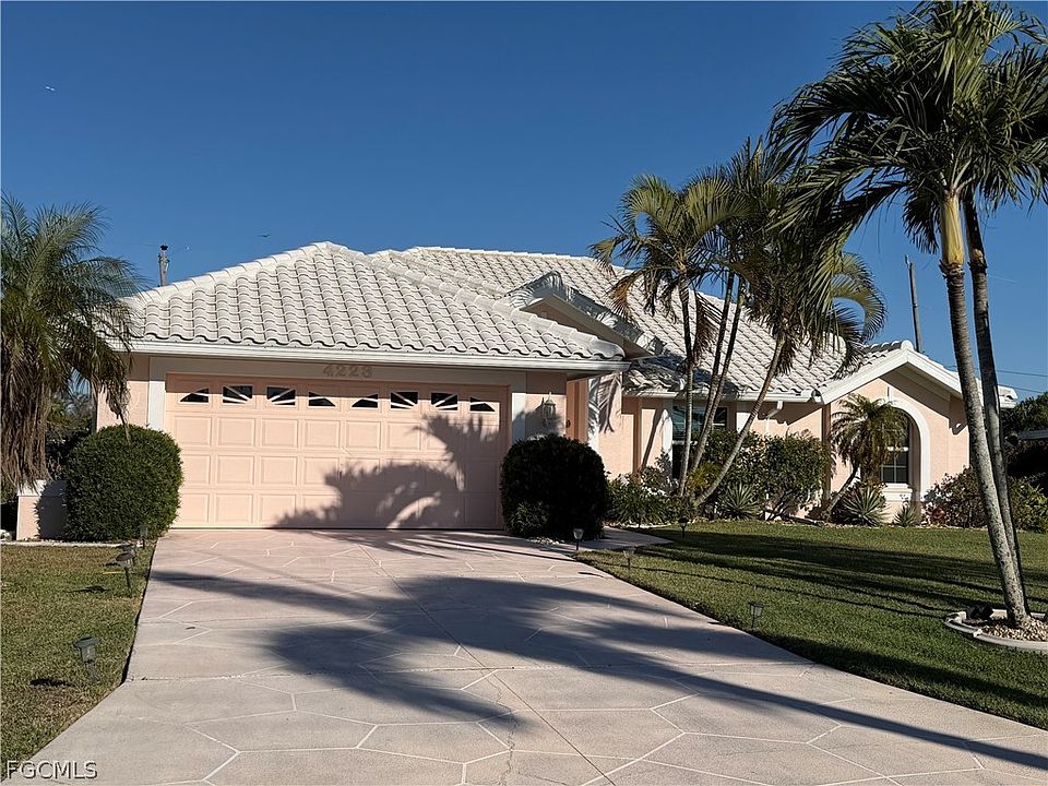 1st image of 4223 SE 1st Pl