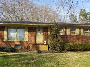 2326 W Brook Ln, Johnson City, TN 37601