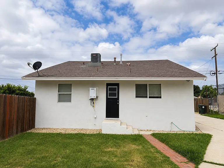 11203 Roswell Ave — Photo 8