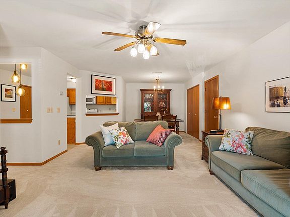 5th image of 372 Park Hill Dr Unit A