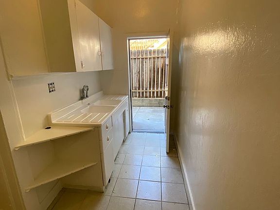 5th image of 304 W Hawthorn St APT 5