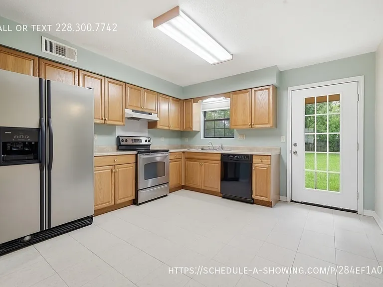 815 Amar St — Photo 5