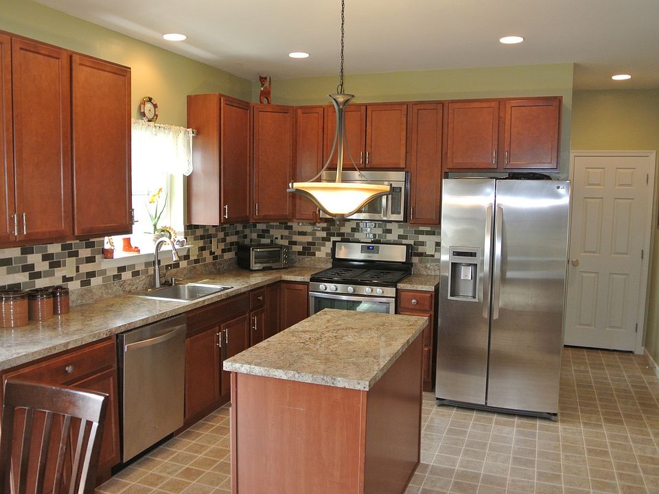 2nd image of 2008 Bridgeport Ave