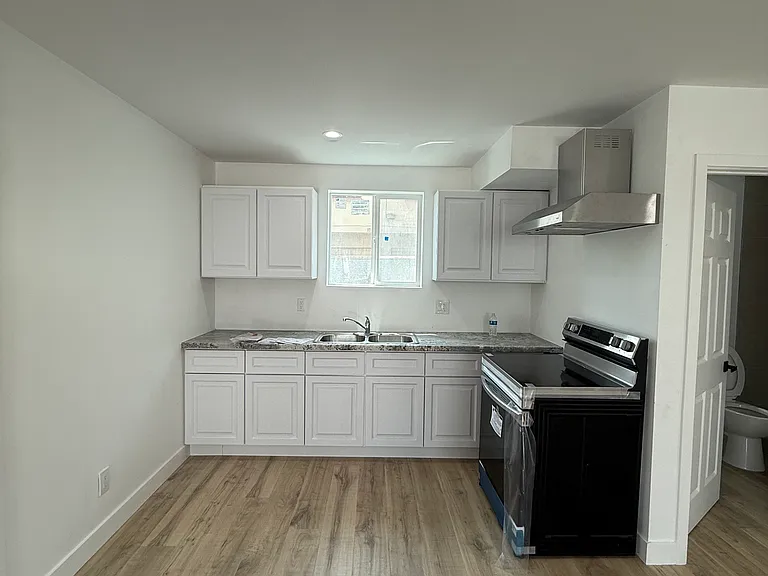 1328 W 87th St #A — Photo 6